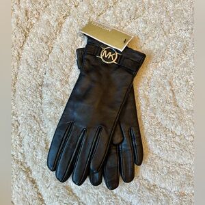 Michael Kors Women’s leather gloves- BNWT! Size M